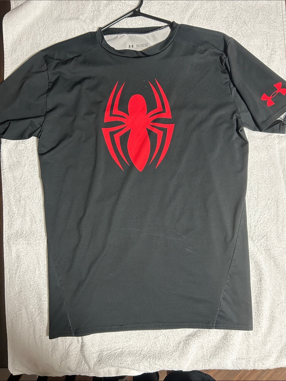 Under Armour Men’s Black Short-Sleeve Athletic Shirt with Red Spider Graphic
